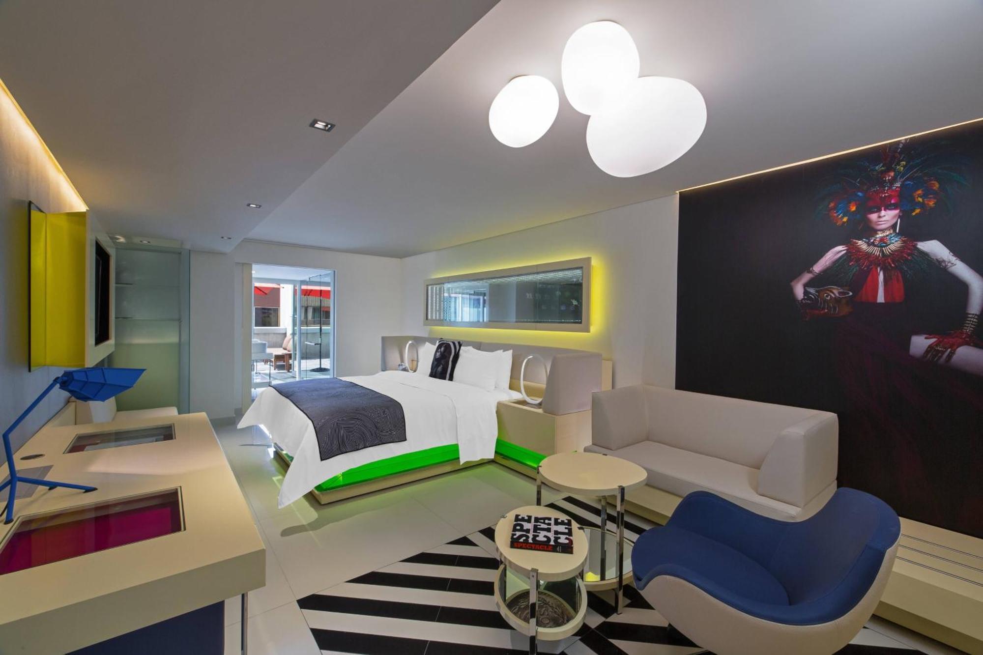 Premier King Room with City View